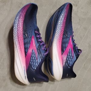 Brooks Hyperion Max Women's Athletic Shoes in Navy Blue and Pink